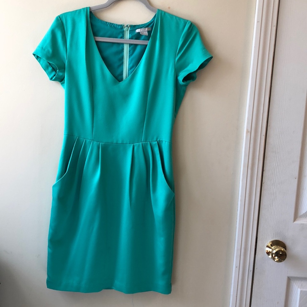 Green short sleeve dress